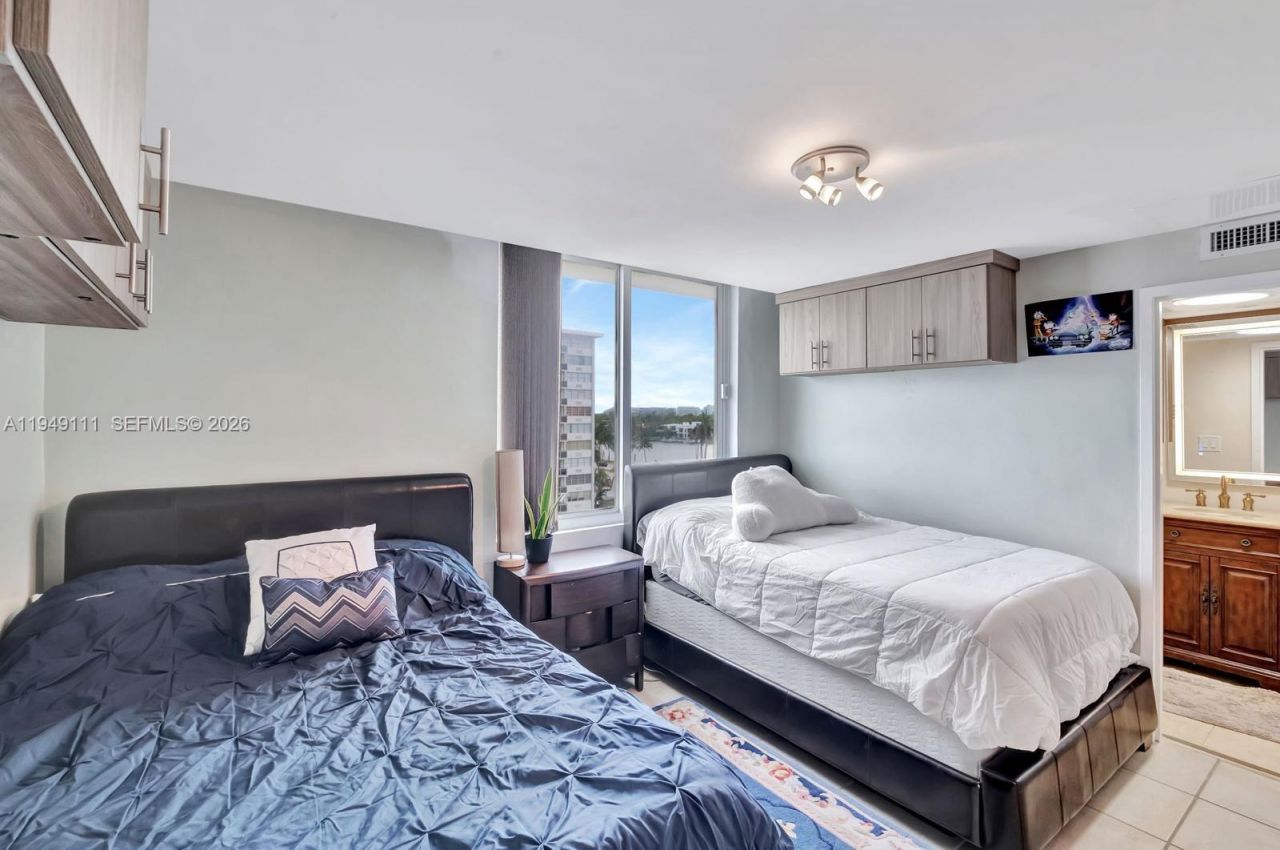 5401 Collins Ave, Unit 340, Miami Beach, FL 33140 Photo