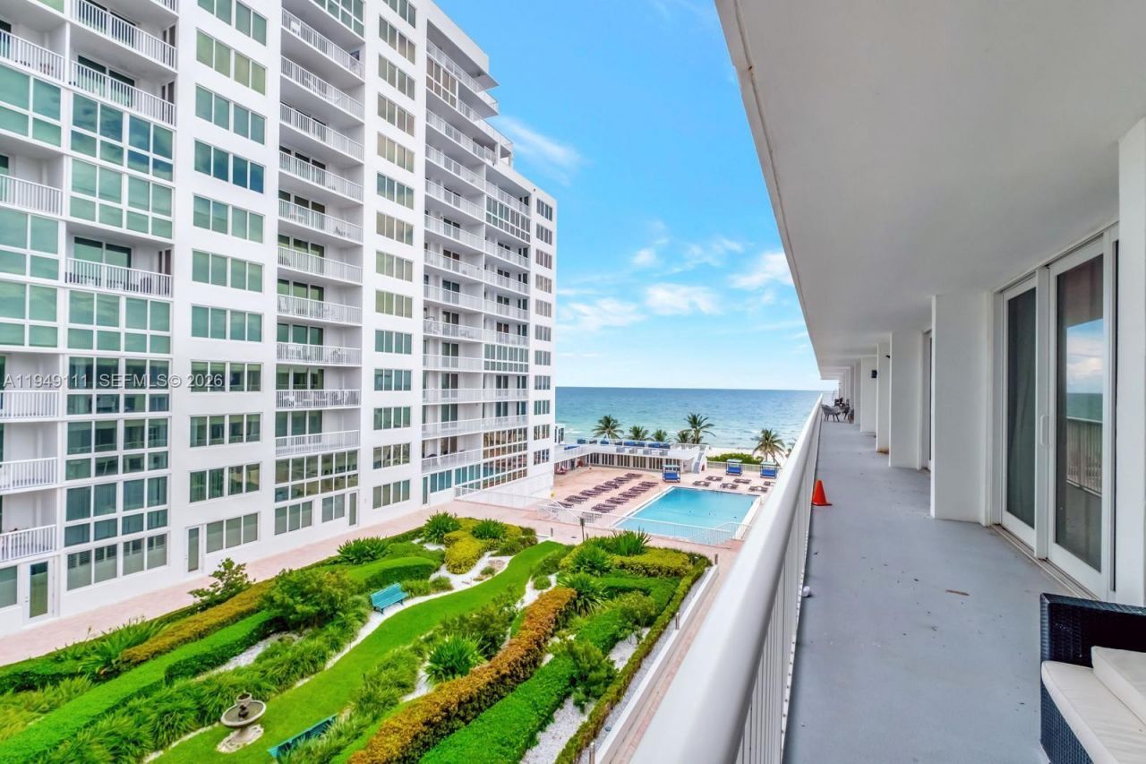 5401 Collins Ave, Unit 340, Miami Beach, FL 33140 Photo