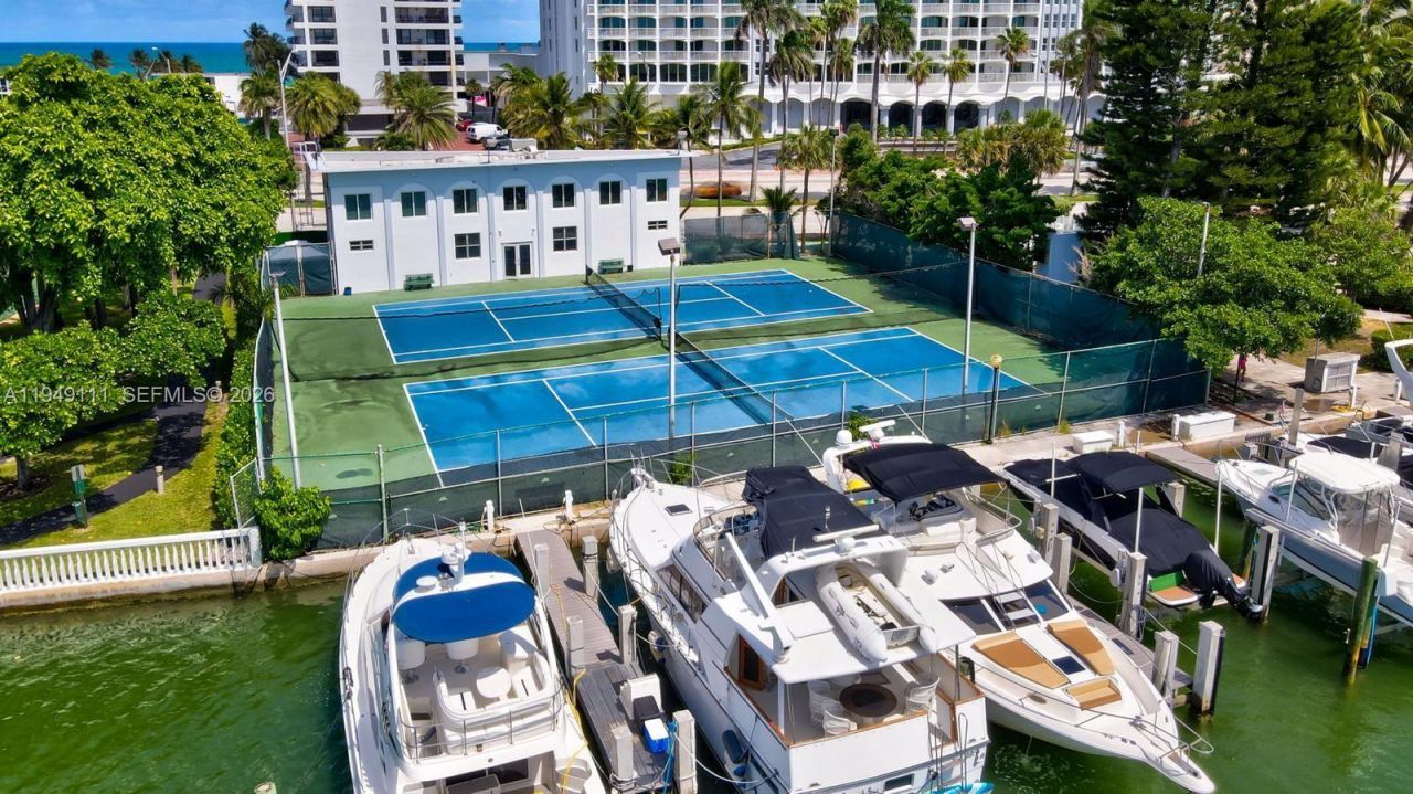 5401 Collins Ave, Unit 340, Miami Beach, FL 33140 Photo