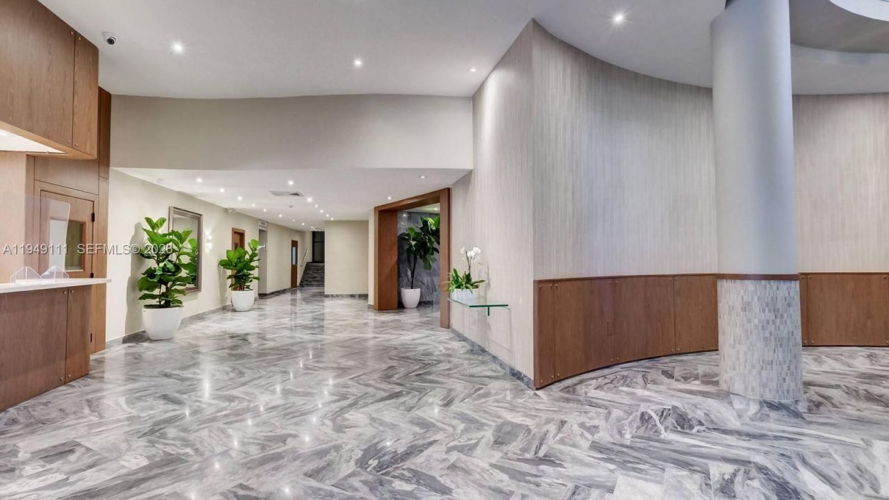 5401 Collins Ave, Unit 340, Miami Beach, FL 33140 Photo