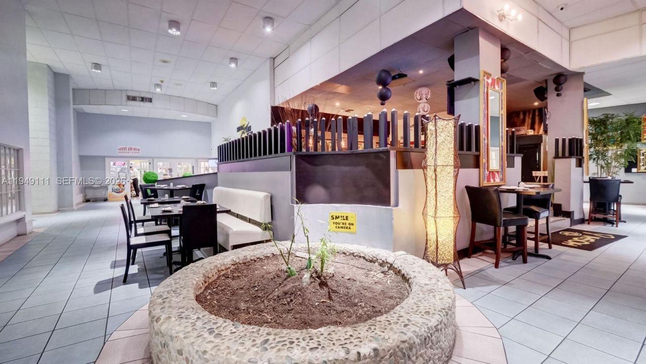 5401 Collins Ave, Unit 340, Miami Beach, FL 33140 Photo