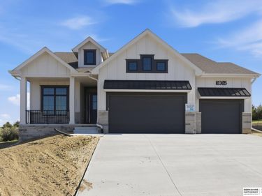10305 Carpenter Street, Papillion, NE 68138