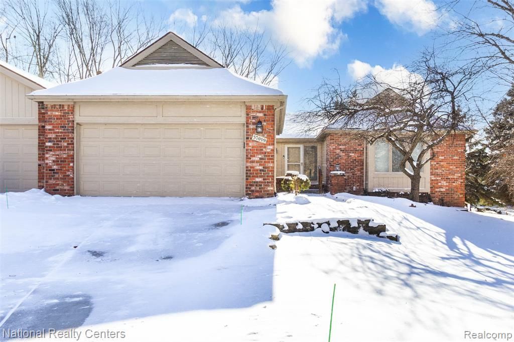 37019 Driftwood, Farmington Hills, MI 48331 Main Photo