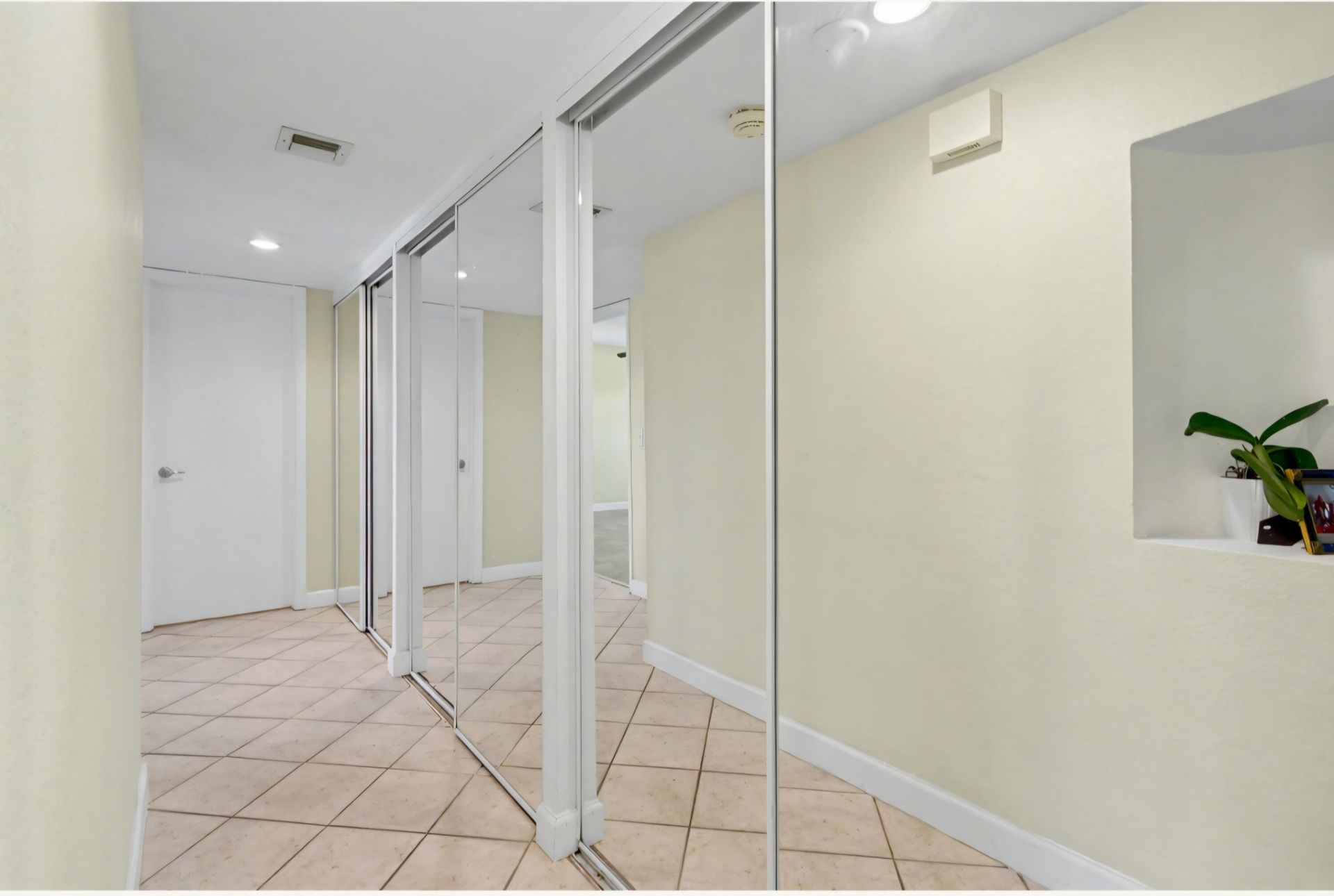 701 NW 19th Street, Unit 401, Fort Lauderdale, FL 33311 Photo