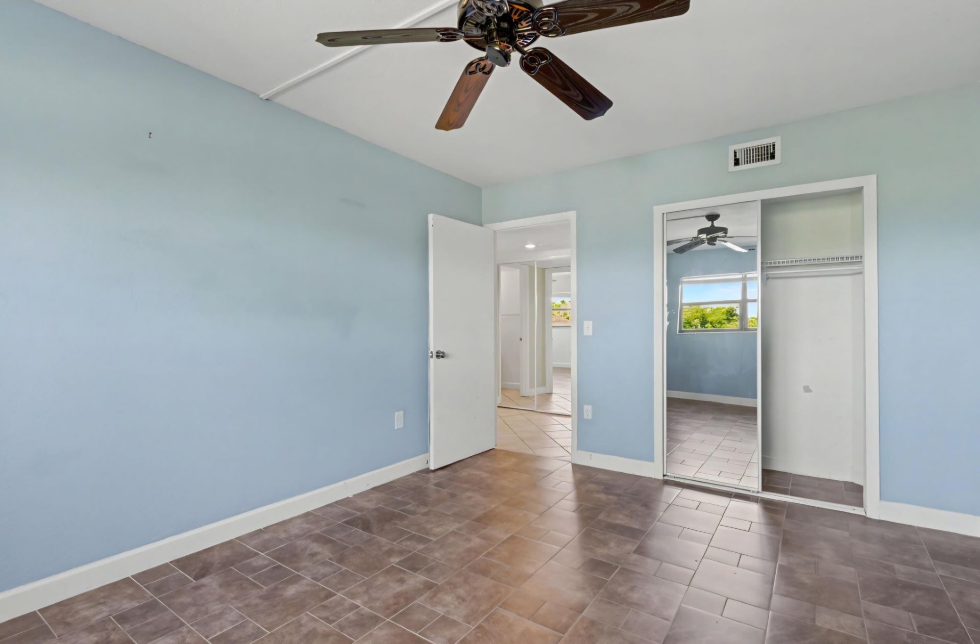 701 NW 19th Street, Unit 401, Fort Lauderdale, FL 33311 Photo