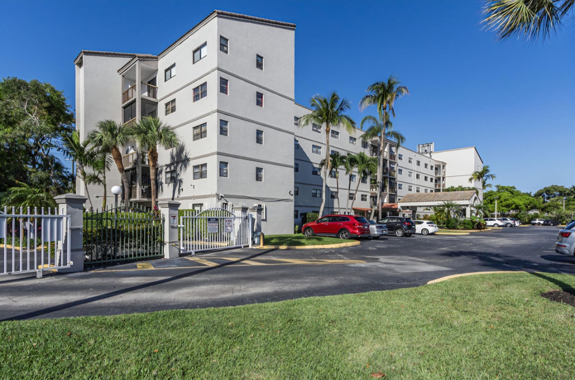 701 NW 19th Street, Unit 401, Fort Lauderdale, FL 33311 Photo