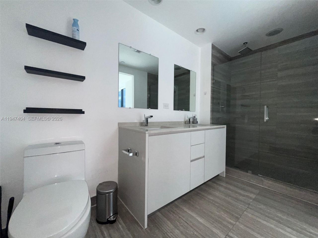 1010 Brickell Ave, Unit 2406, Miami, FL 33131 Photo