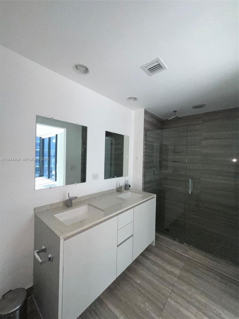 1010 Brickell Ave, Unit 2406, Miami, FL 33131 Photo