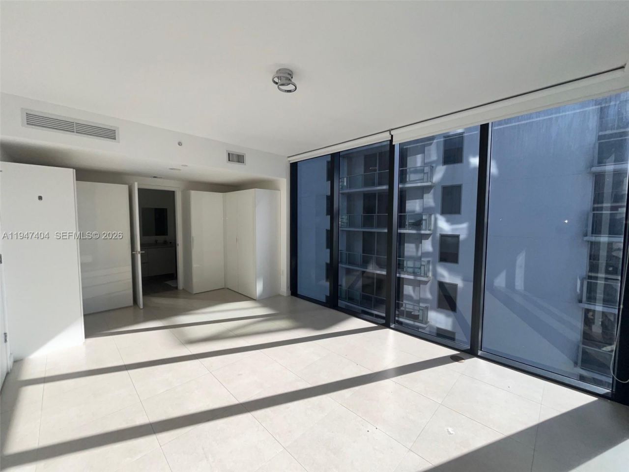 1010 Brickell Ave, Unit 2406, Miami, FL 33131 Photo