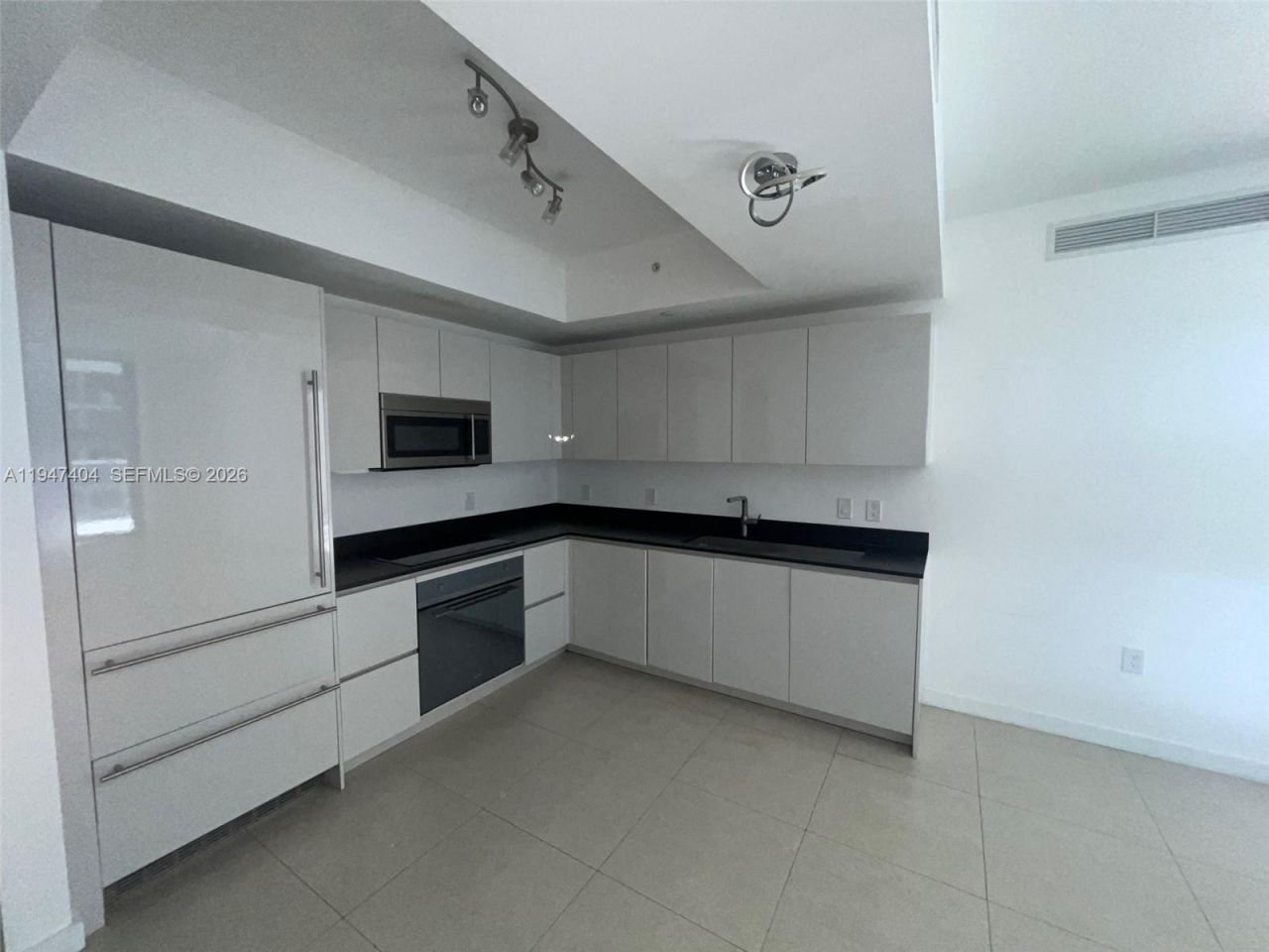 1010 Brickell Ave, Unit 2406, Miami, FL 33131 Photo