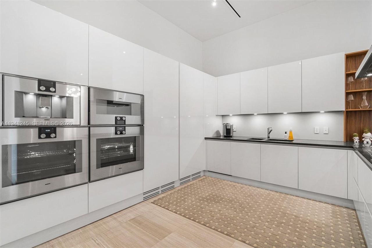 4701 N Meridian Ave, Unit 210, Miami Beach, FL 33140 Photo