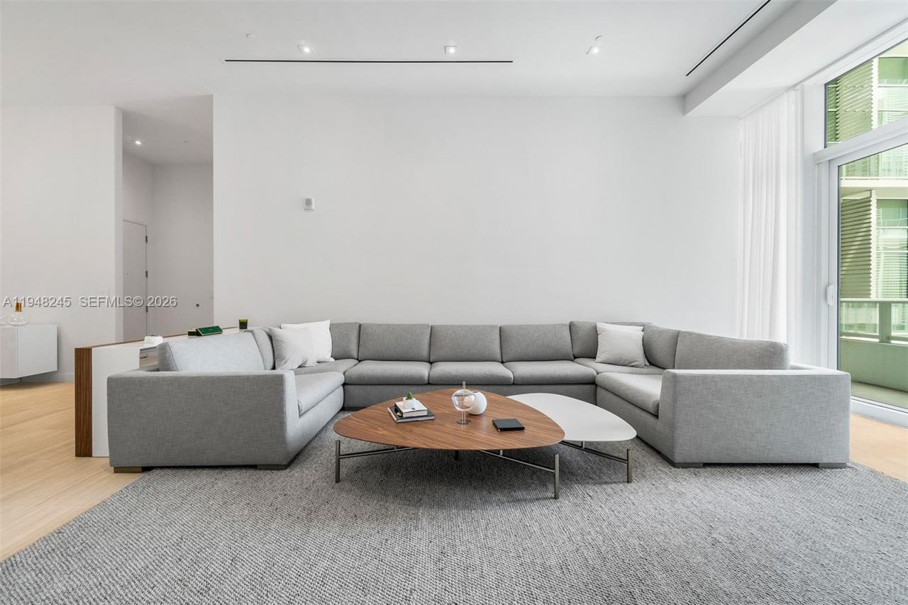 4701 N Meridian Ave, Unit 210, Miami Beach, FL 33140 Photo