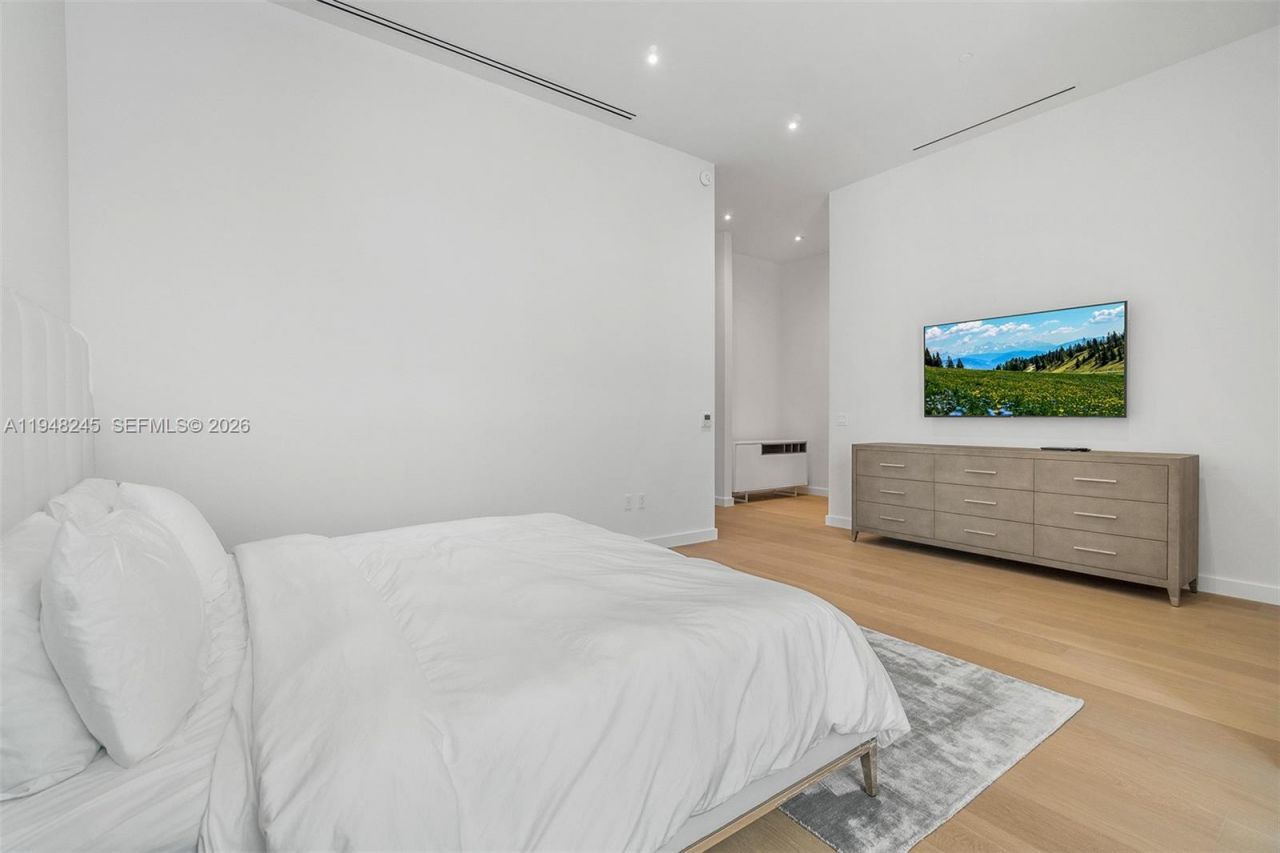 4701 N Meridian Ave, Unit 210, Miami Beach, FL 33140 Photo