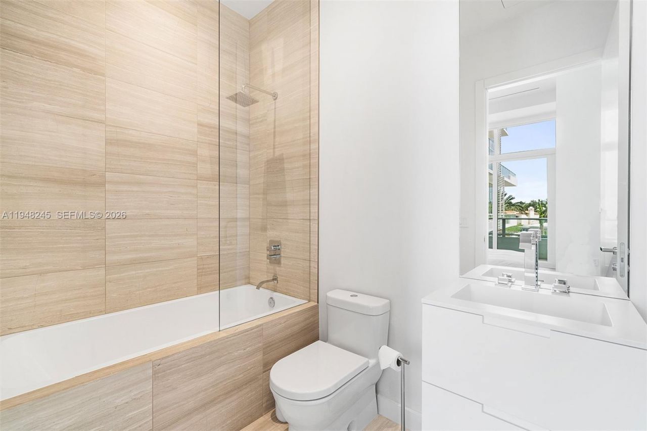 4701 N Meridian Ave, Unit 210, Miami Beach, FL 33140 Photo