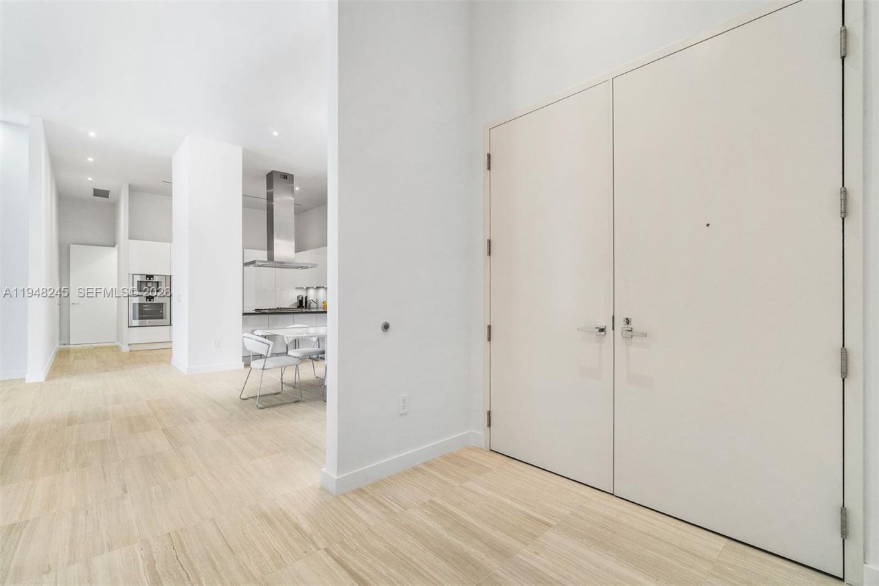 4701 N Meridian Ave, Unit 210, Miami Beach, FL 33140 Photo