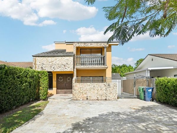 10365 SW 11th Ter, Unit 4-9B, Miami, FL 33174