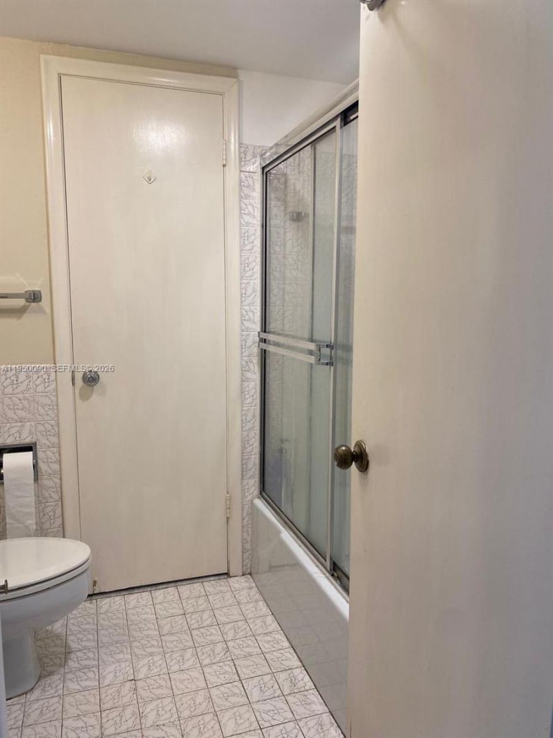 1825 S Ocean Dr, Unit 707, Hallandale Beach, FL 33009 Photo