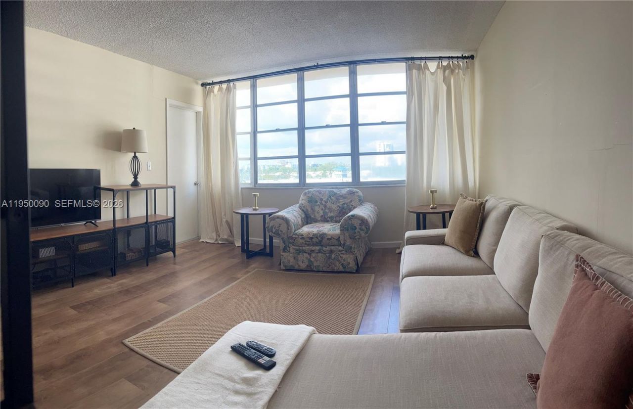 1825 S Ocean Dr, Unit 707, Hallandale Beach, FL 33009 Photo