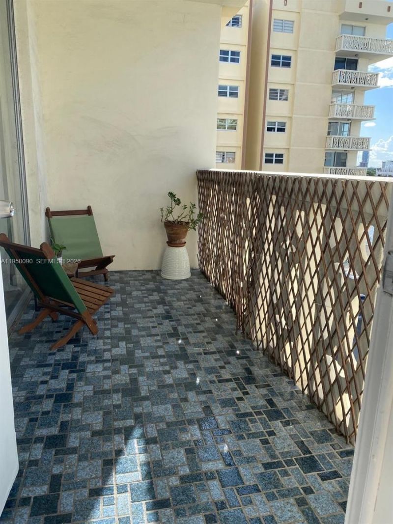 1825 S Ocean Dr, Unit 707, Hallandale Beach, FL 33009 Photo