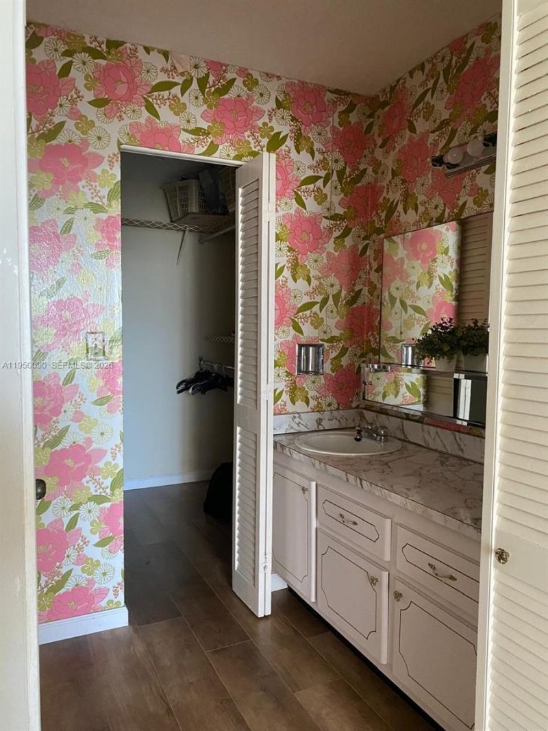 1825 S Ocean Dr, Unit 707, Hallandale Beach, FL 33009 Photo