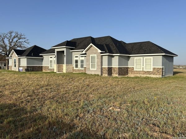 108 estates, La Vernia, TX 78121