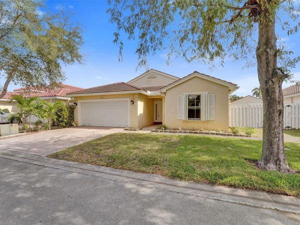 4966 SW 33rd Terrace, Hollywood, FL 33312