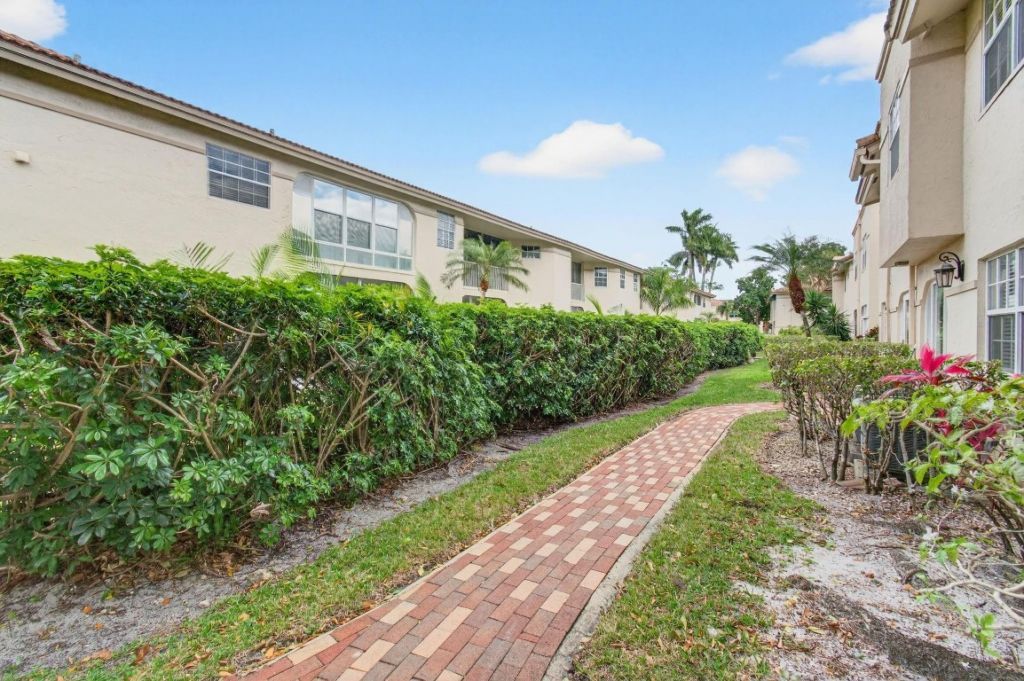 6621 Via Regina, Unit 6621, Boca Raton, FL 33433 Photo