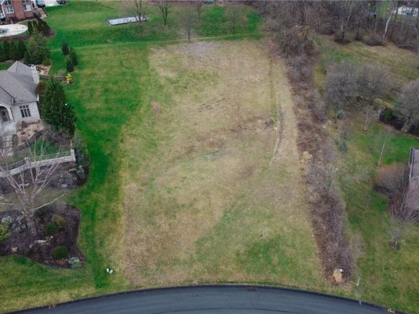 1071 Augusta Cir, North Huntingdon, PA 15642