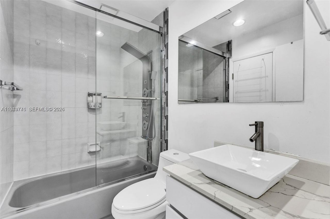 806 NE 6th St, Hallandale Beach, FL 33009 Photo