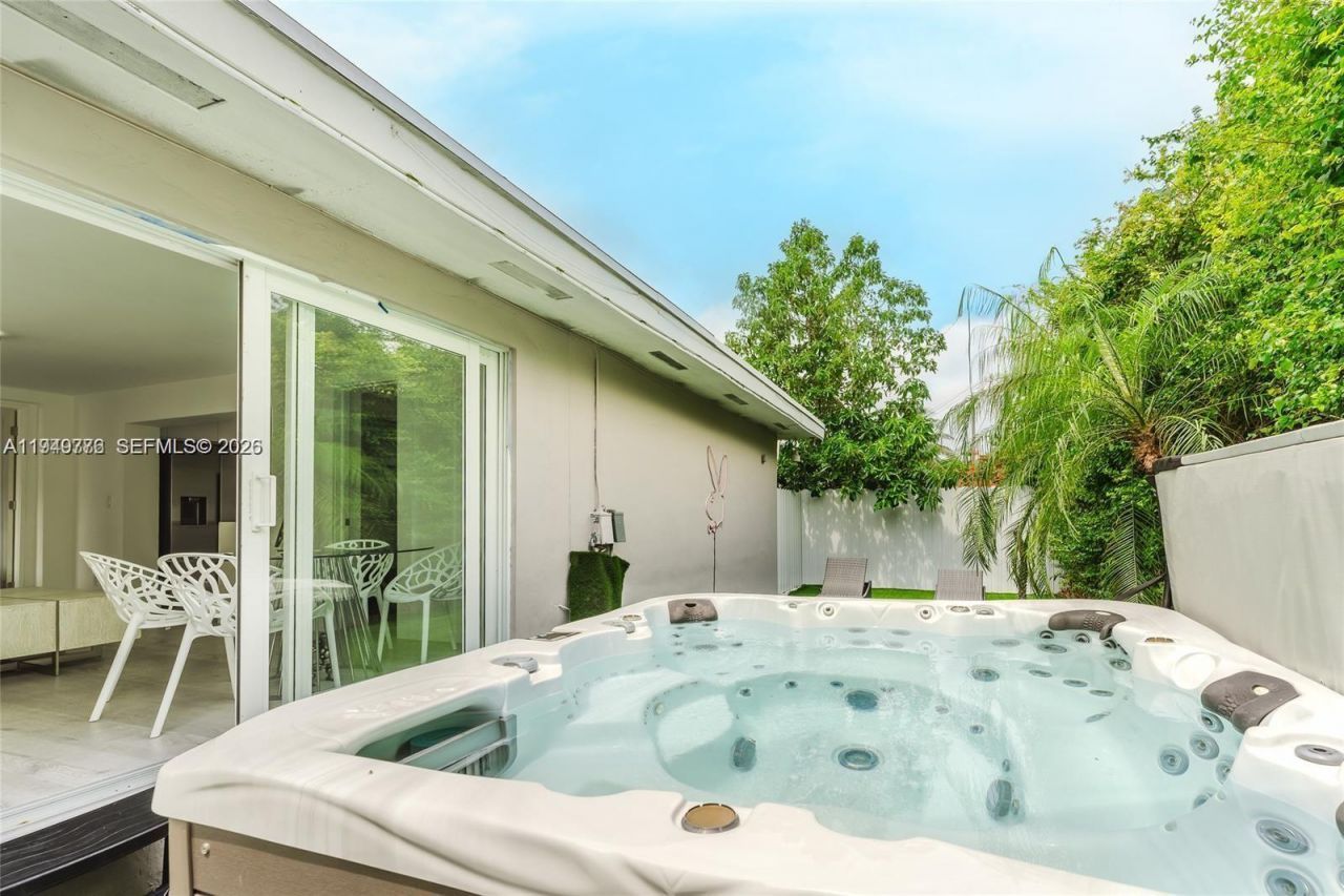 806 NE 6th St, Hallandale Beach, FL 33009 Photo