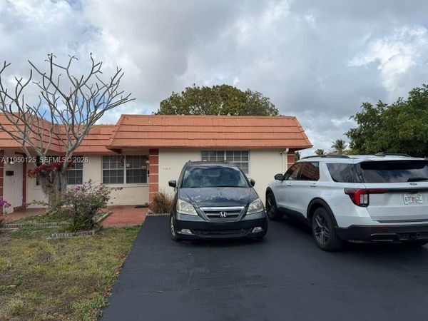 7387 NW 76th St, Tamarac, FL 33321
