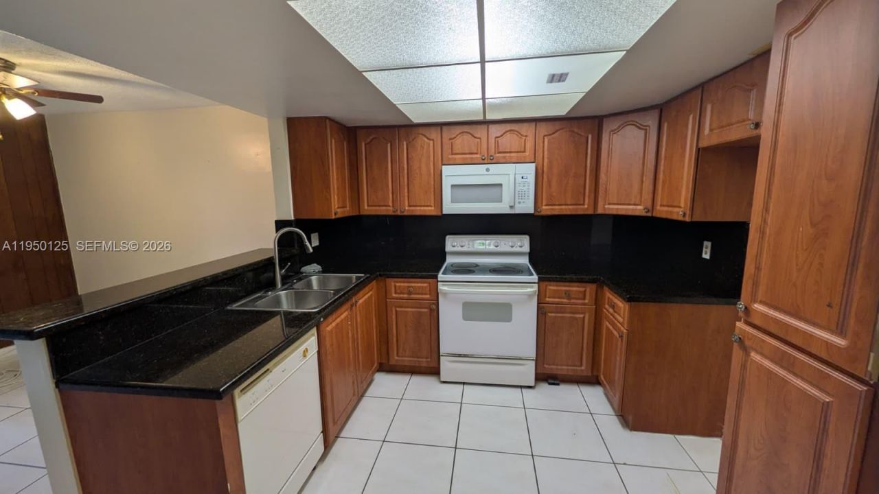 7387 NW 76th St, Tamarac, FL 33321 Photo