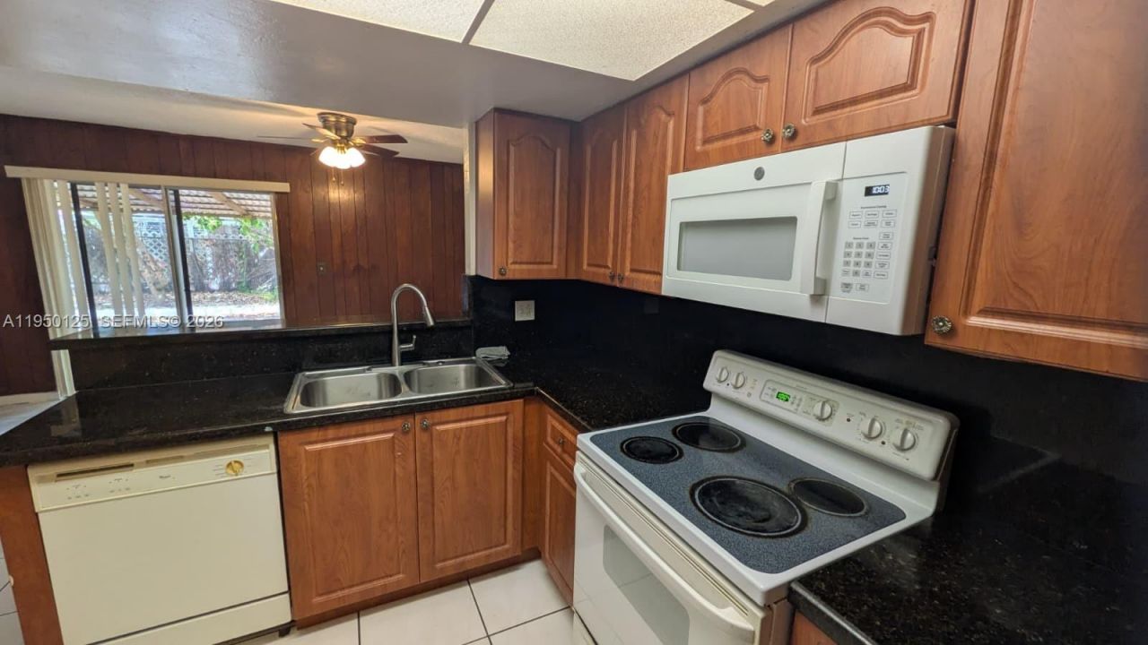 7387 NW 76th St, Tamarac, FL 33321 Photo