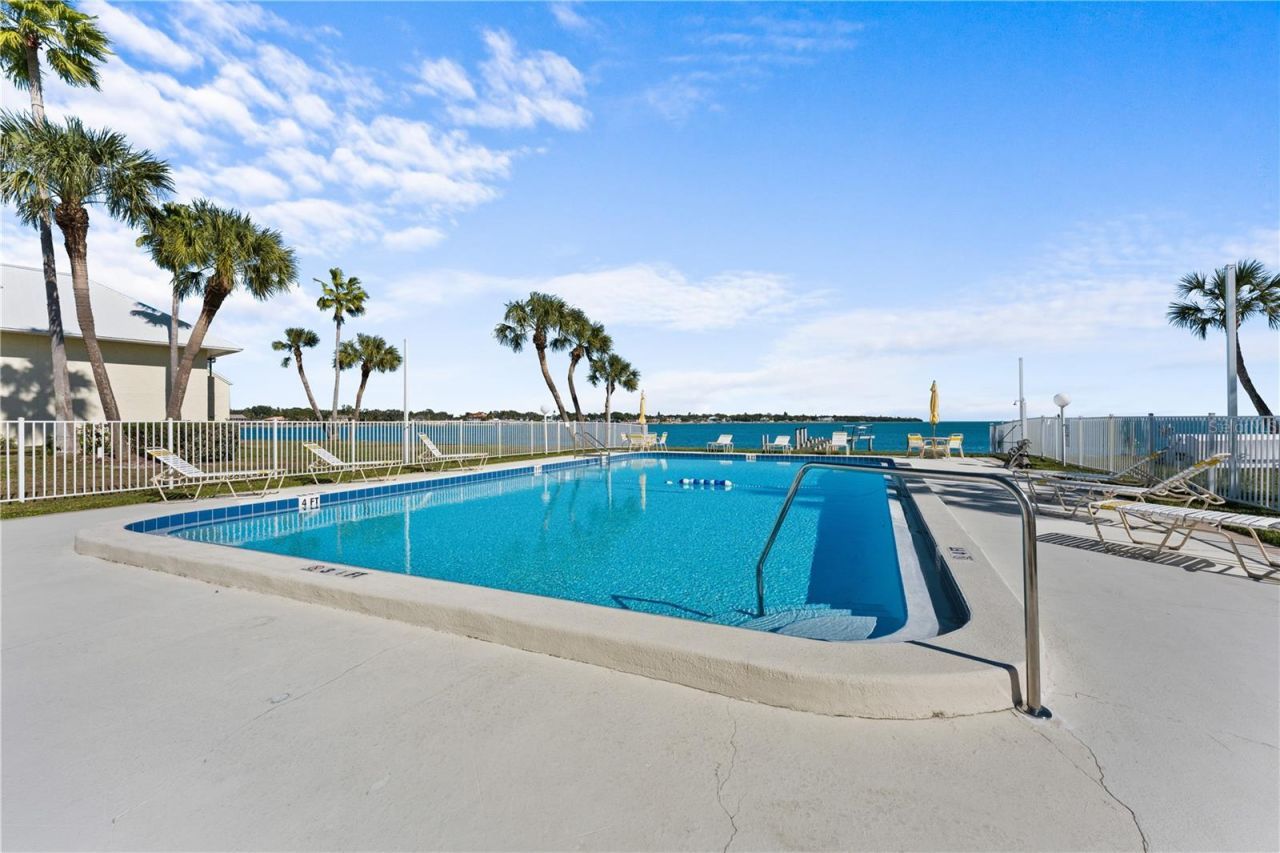 7310 Sunshine Skyway Lane S, Unit 112, Saint Petersburg, FL 33711 Photo