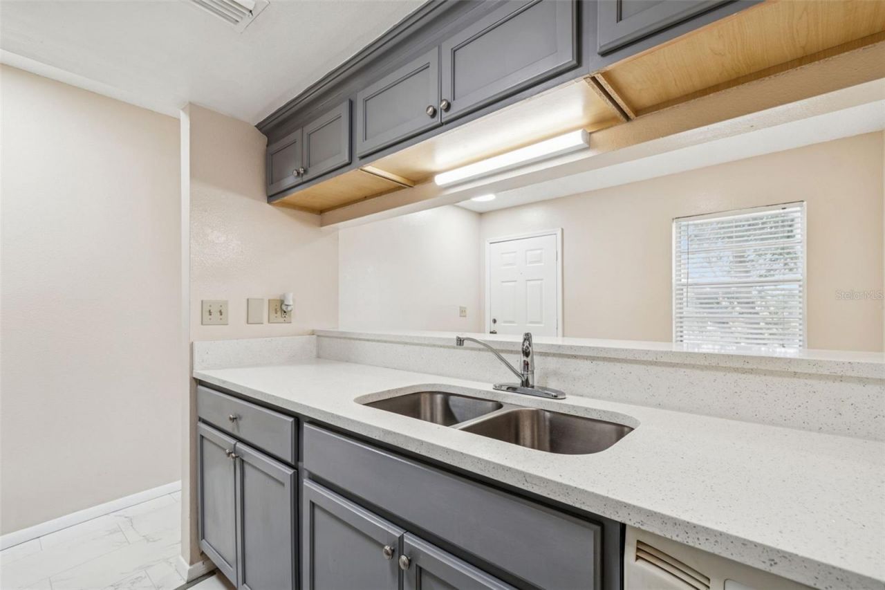 7015 Waterside Drive, Unit 1, Tampa, FL 33617 Photo