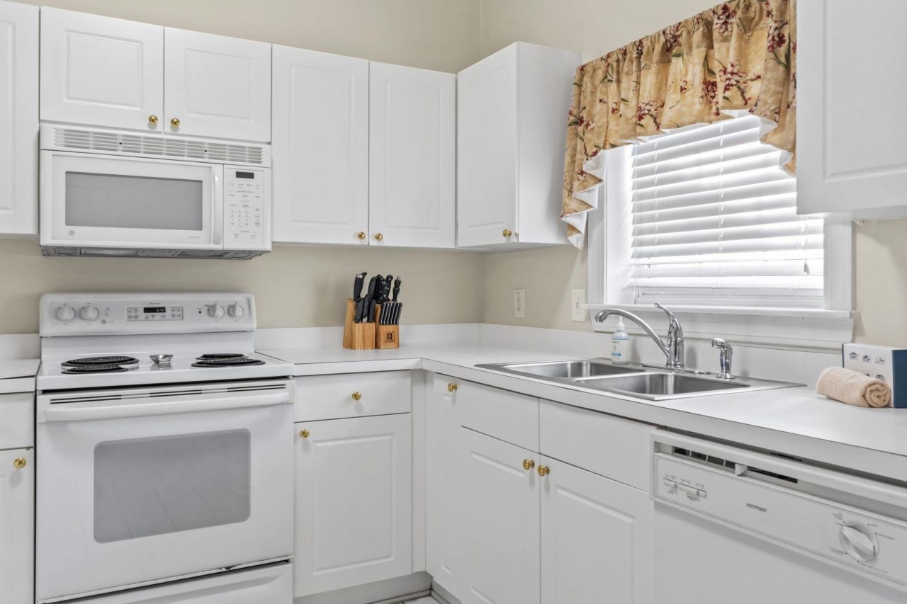 5750 Oyster Catcher Dr. Photo 8