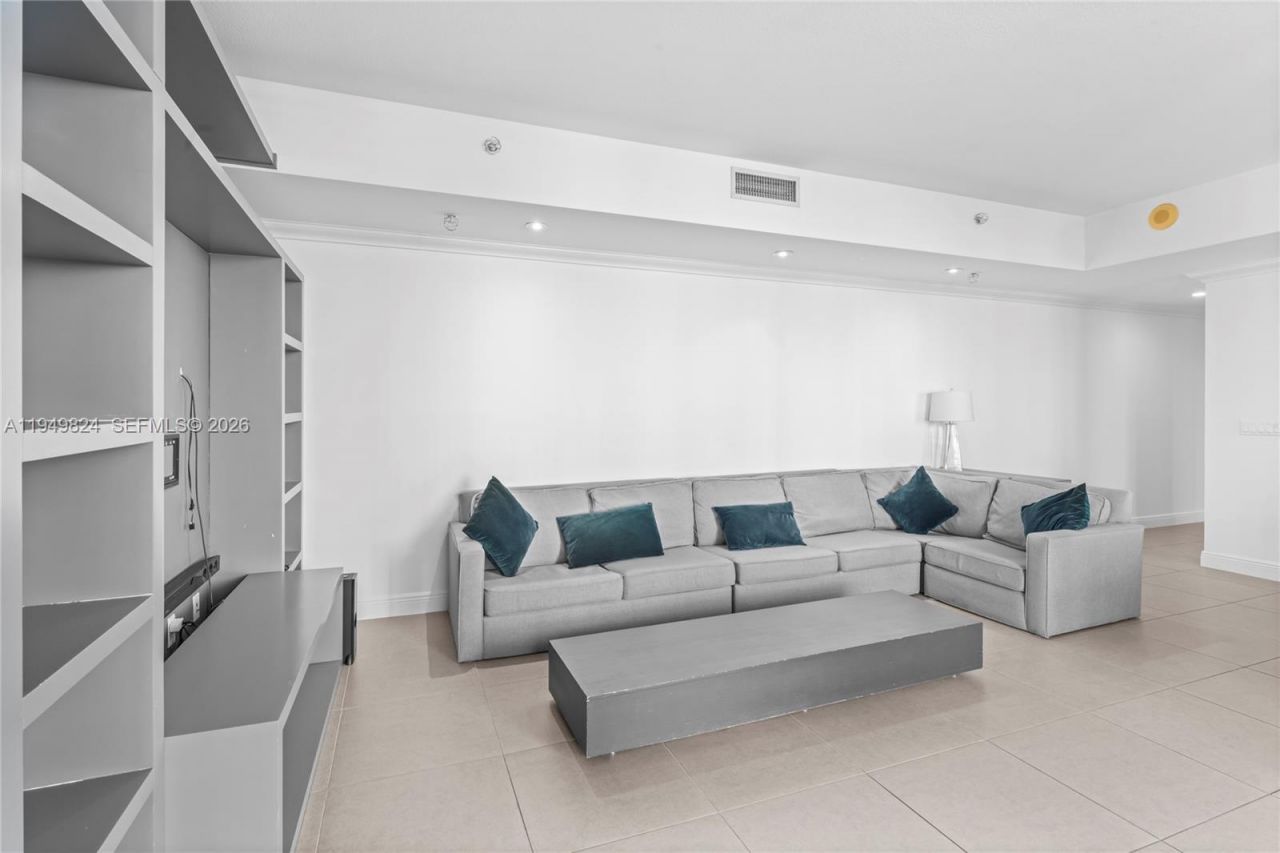 185 SW 7th St, Unit 603, Miami, FL 33130 Photo