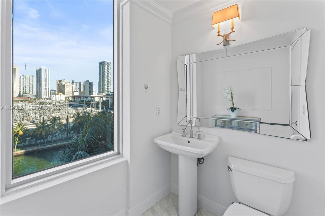 185 SW 7th St, Unit 603, Miami, FL 33130 Photo