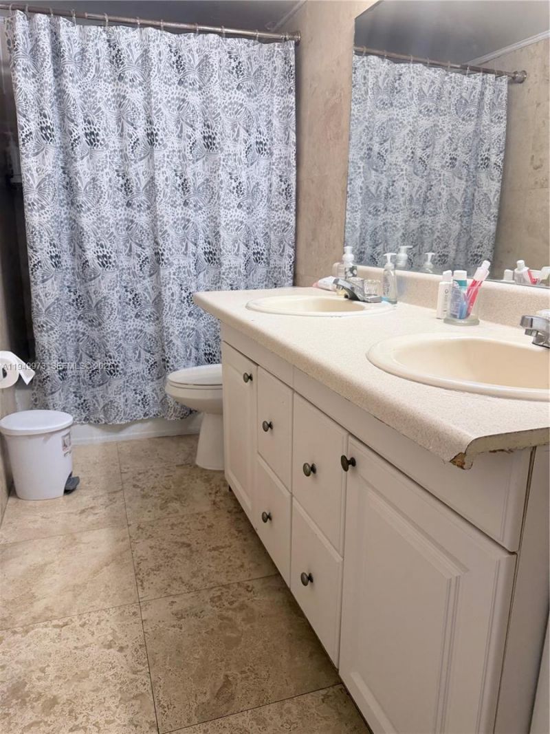 11930 NE 19th Dr , Unit 28, North Miami, FL 33181 Photo