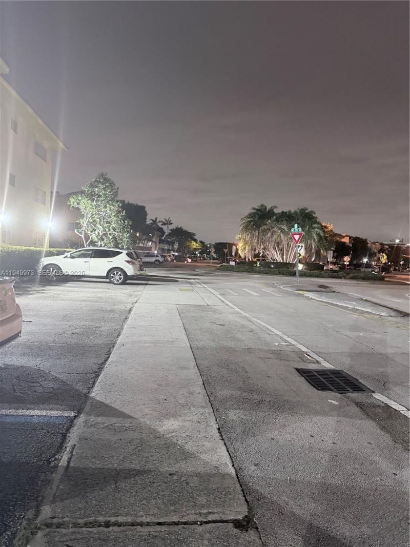 11930 NE 19th Dr , Unit 28, North Miami, FL 33181 Photo