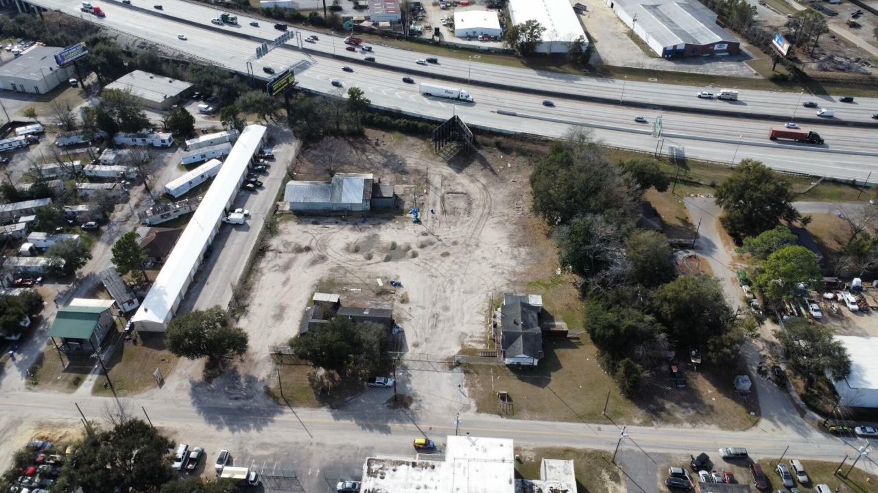 5541 Woodbine Avenue Photo 4