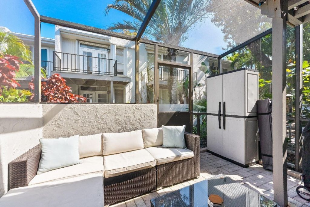 656 Kensington Place, Unit 12b, Fort Lauderdale, FL 33305 Photo