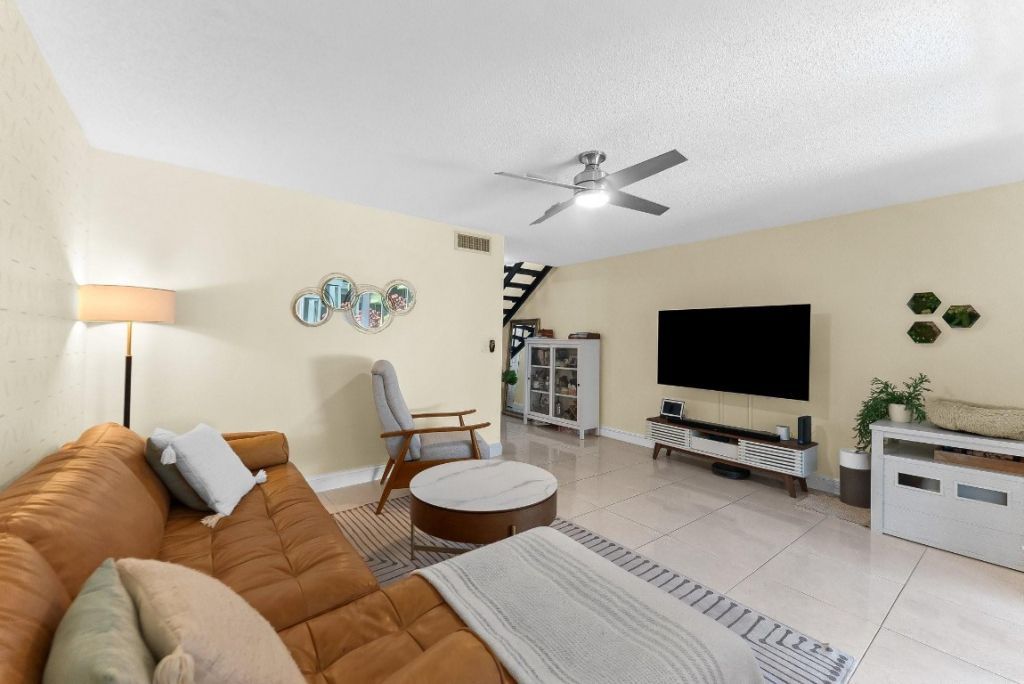 656 Kensington Place, Unit 12b, Fort Lauderdale, FL 33305 Photo
