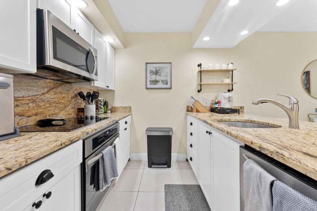 656 Kensington Place, Unit 12b, Fort Lauderdale, FL 33305 Photo