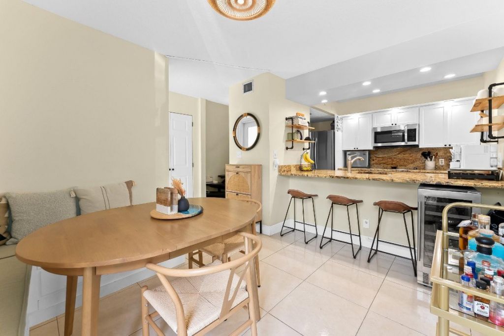 656 Kensington Place, Unit 12b, Fort Lauderdale, FL 33305 Photo