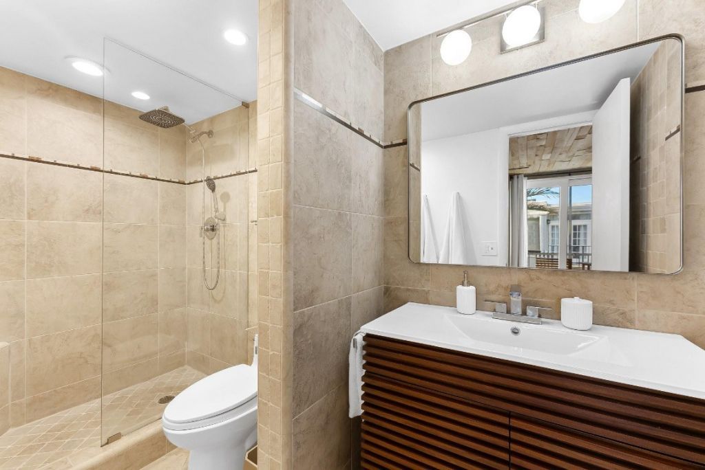 656 Kensington Place, Unit 12b, Fort Lauderdale, FL 33305 Photo