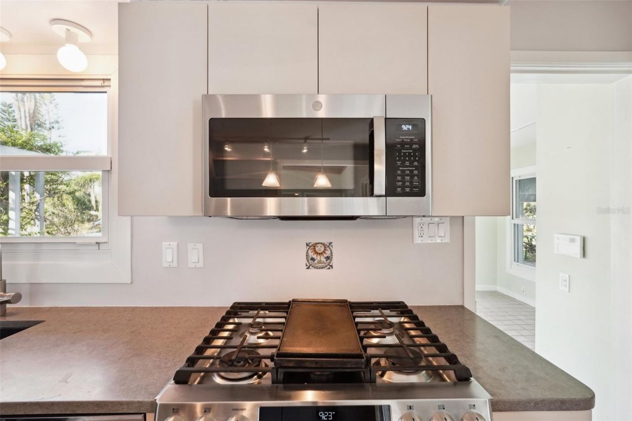 349 Scott Avenue, Sarasota, FL 34243 Photo