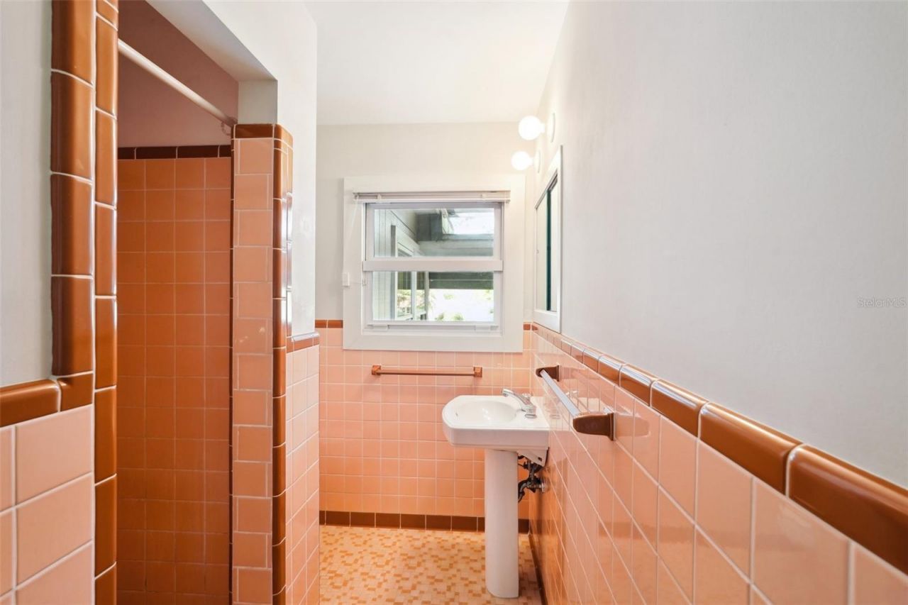 349 Scott Avenue, Sarasota, FL 34243 Photo