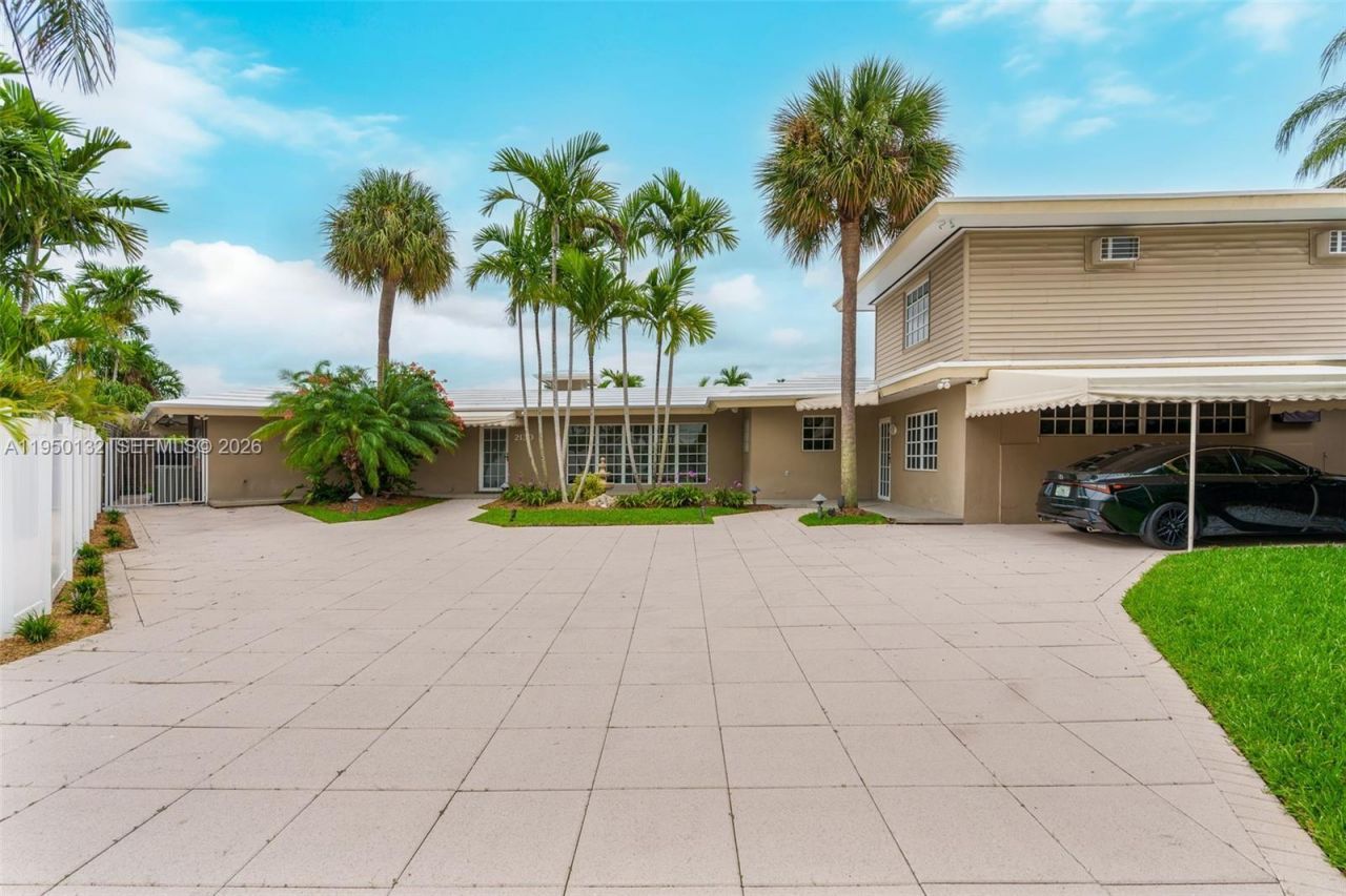 2130 NE 15th St, Fort Lauderdale, FL 33304 Photo