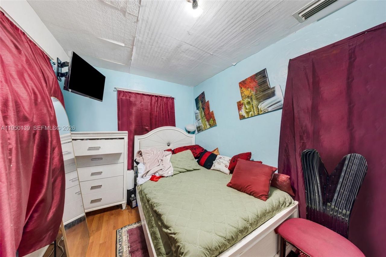 2600 SW 2nd St , Miami, FL 33135 Photo